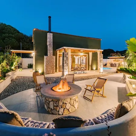 Stavlos Luxury Stone House *