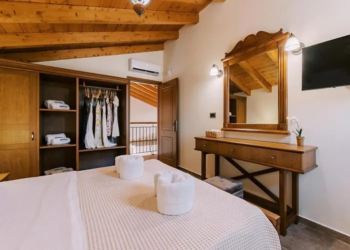 Stavlos Luxury Stone House *