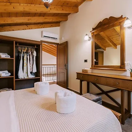 Stavlos Luxury Stone House *